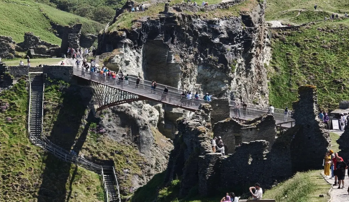 Il promontorio di Tintagel Castle sulla costa della Cornovaglia